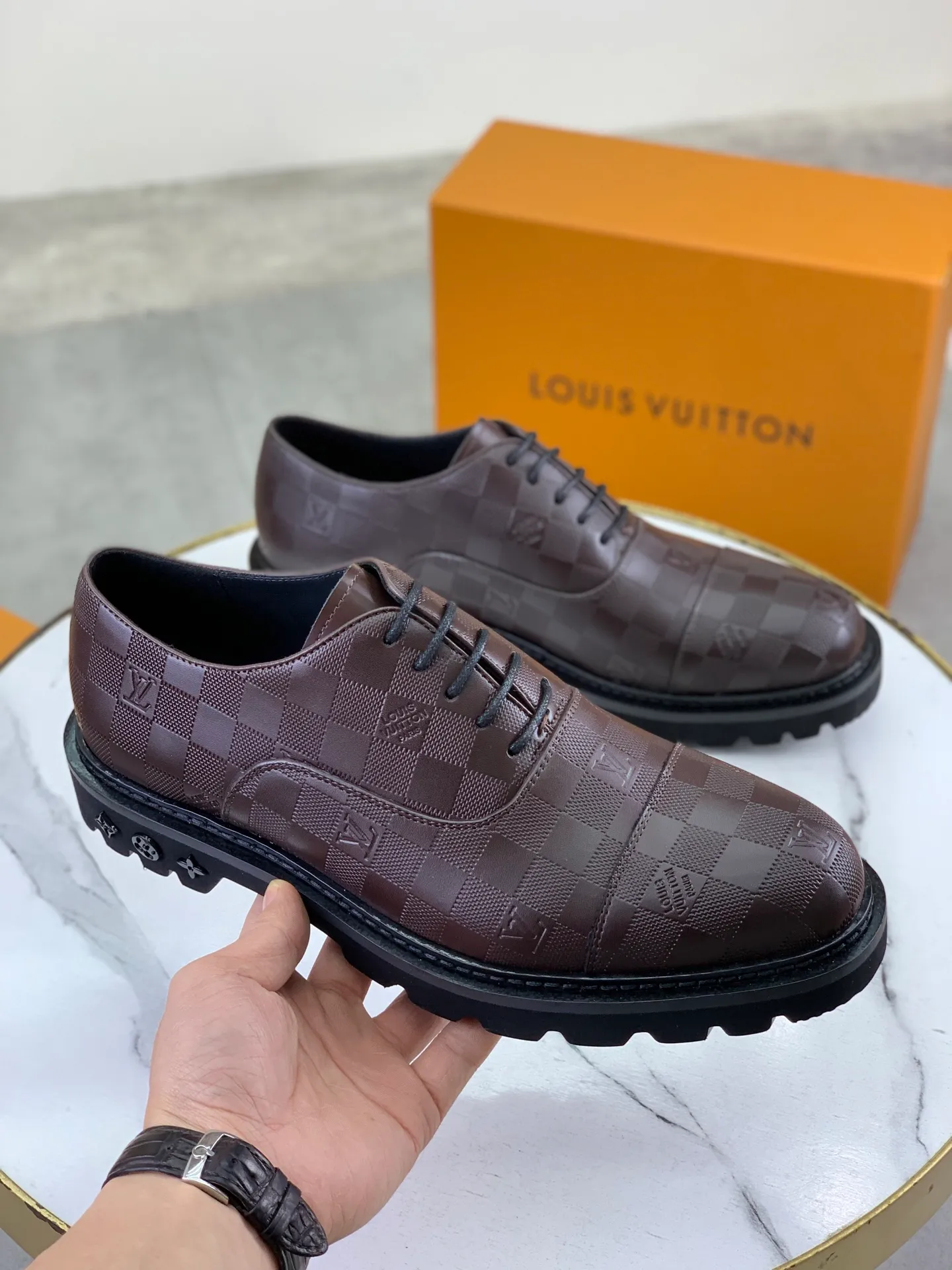 Factory price P820 💎💎💎Top version LOUIS VUITTON [Louis Vuitton] - LV men's business casual leather shoes, luxurious and noble 👞All imported original cowhide, just to create a more comfortable wearing experience, upper: original high-end calfskin➕Imported soft cowhide lining, original lightweight foam outsole✔️Color: 3️⃣colors available Size: 39-44 (38.45 46 can be customized (non-returnable)